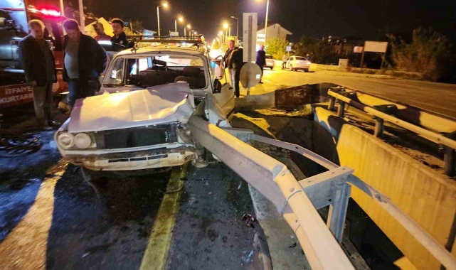 Bariyer otomobile ok gibi saplandı, yaralanan sürücü hastaneye kaldırıldı