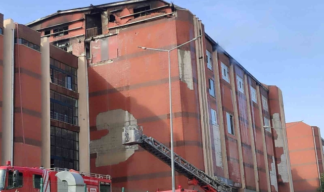 Başakşehir'de ayakkabı imalathanesinde çıkan yangın 4 saat sonra söndürüldü