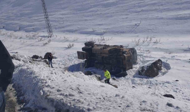 Başkale'de askeri araç devrildi: 6 yaralı