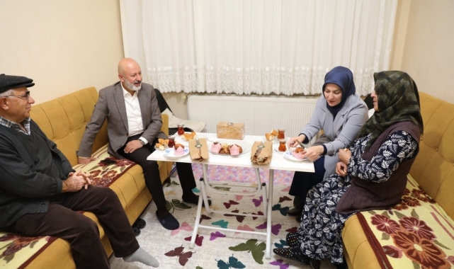 Başkan Çolakbayrakdar: "Yaptığımız hizmetlerle gönüllere dokunuyoruz"
