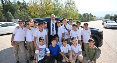 Başkan Kadir Kara, öğrencileri yerli ve milli otomobil Togg ile gezdirdi