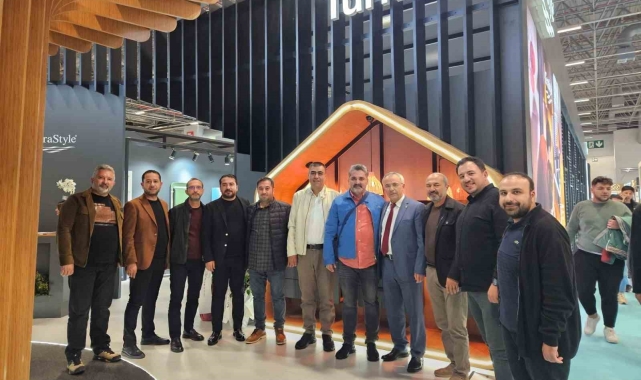 Başkan Üzüm İstanbul'da banyo ve mutfak fuarını ziyaret etti