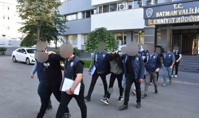 Batman'da sosyal medya üzerinden dolandırıcılık yapan 4 şüpheli tutuklandı