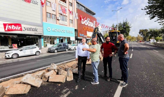 Bayraklı mahallelerinde hizmet turu