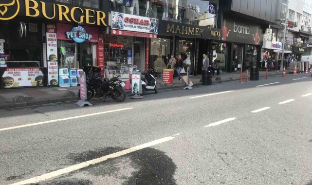 Bayrampaşa'da kanlı takip: Yolun karşısına geçen adama silahlı saldırı kamerada