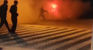 Bekçi kulübesi alev alev yandı