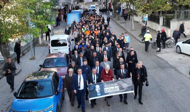 Belediye çalışanları Ata'sına yürüdü