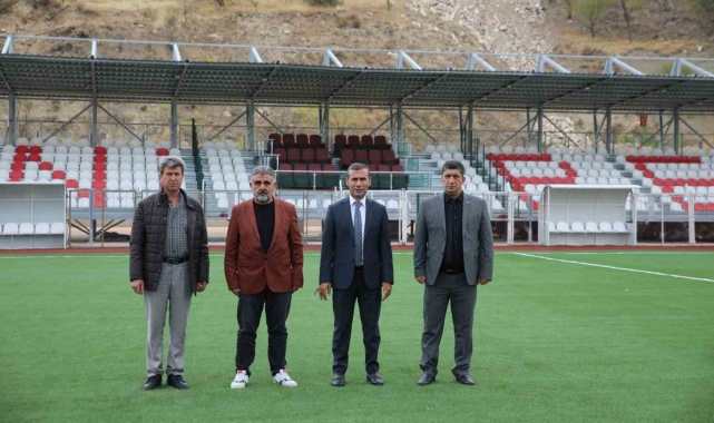 Besni sentetik çim yüzeyli futbol sahası yenilendi