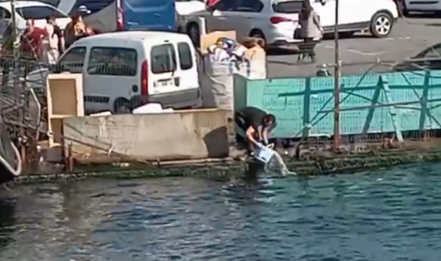 Beyoğlu'nda kağıt toplayıcısının hilesi kamerada