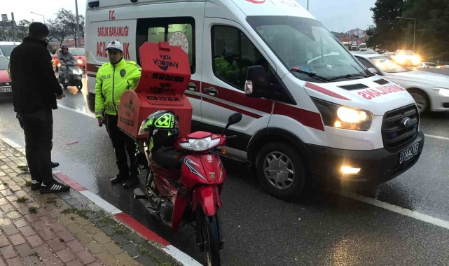 Bilecik'te motosiklet yayaya çarparken, kazada 2 kişi yaralandı