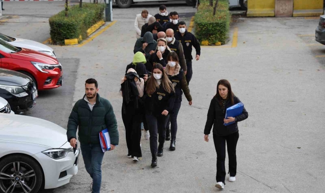 Birçok kişiyi dolandırarak mağduriyet oluşturan 8 şüpheli adliyeye sevk edildi