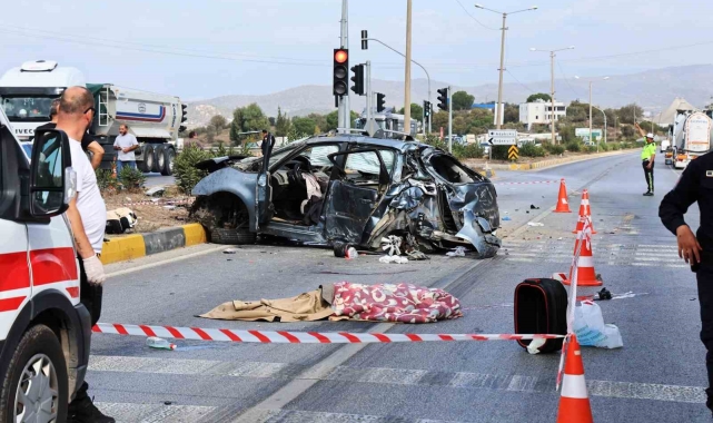 Bodrum - Milas kara yolunda otomobil otobüsün altında kaldı: 1 ölü, 3 yaralı