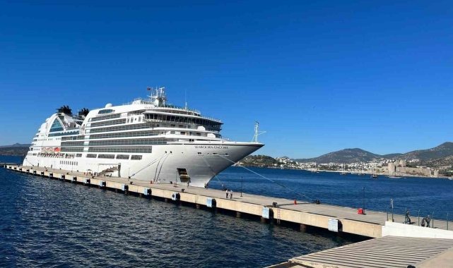 Bodrum'a sezonun son gemisi geldi