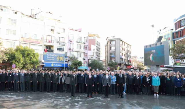 Burhaniye'de Atatürk vefatının 85 yılında saygı ve özlemle anıldı