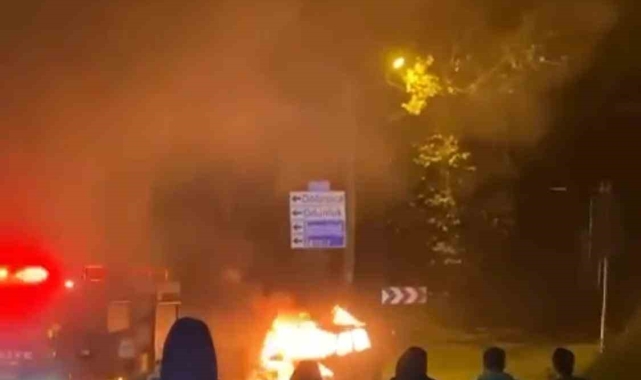 Bursa'da 3 araç alev alev yandı