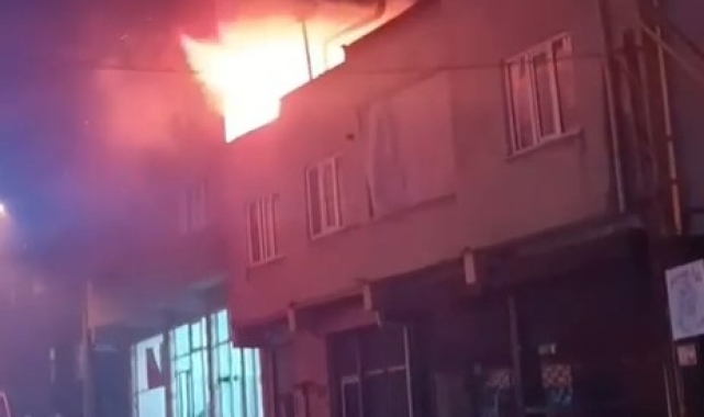 Bursa'da bir evin çatısı alev alev yandı