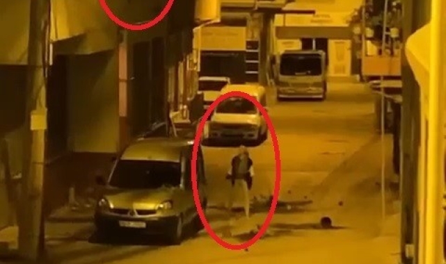 Bursa&#039;da komşular arası gürültü kavgası sokağı karıştırdı...Saksılar havada uçuştu