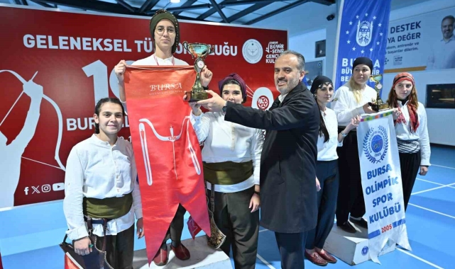 Bursa'da okçular hedefi 12'den vurdu