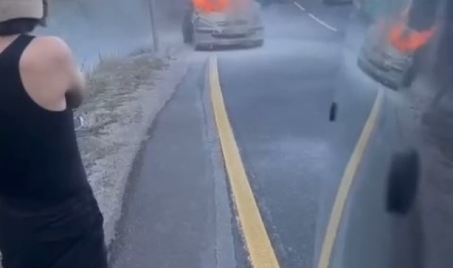 Bursa'da otomobil alev alev yandı