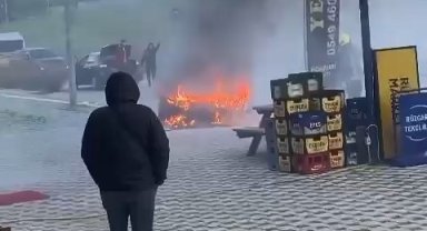 Bursa'da otomobil alev alev yandı