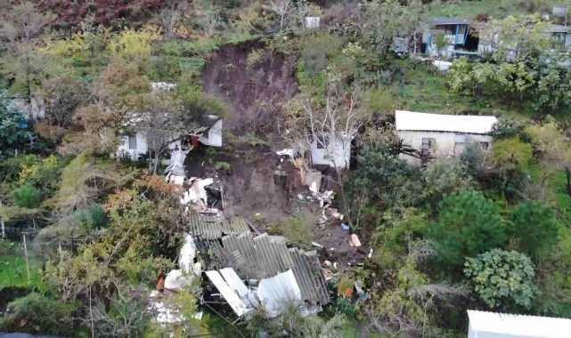 Bursa'da sel ve heyelan evi yuttu