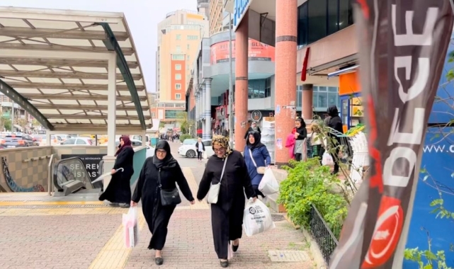 Bursa'da şiddetli rüzgar hayatı felç etti