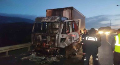 Bursa'da yanan kamyon kullanılamaz hale geldi