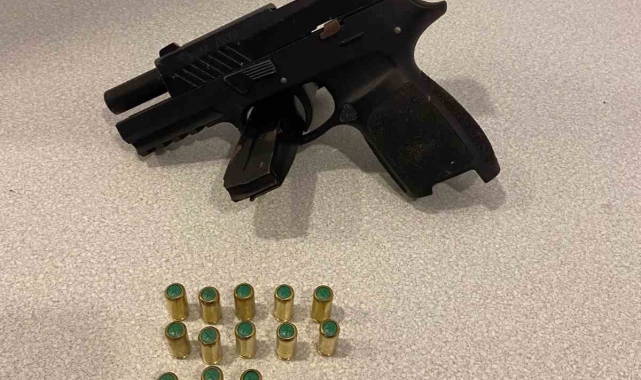 Büyükçekmece'de sokak ortasında havaya ateş eden çocuk yakalandı