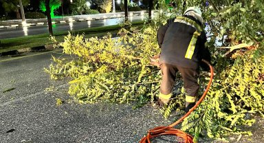 Büyükşehir ve MASKİ, sağanak yağış boyunca sahadaydı