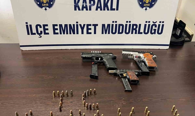 Çalılık alandaki poşetin içerisinde 3 adet silah ele geçirildi