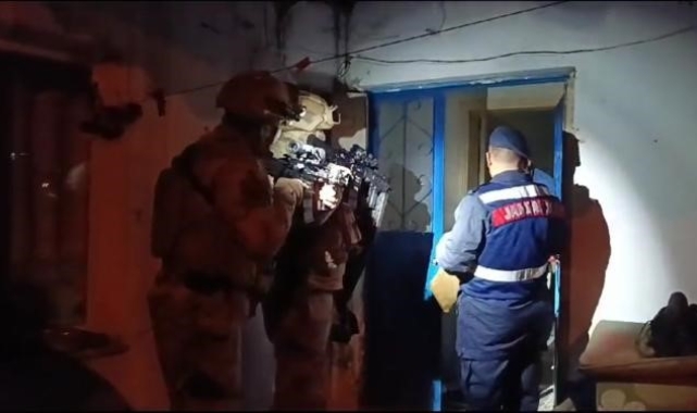 Çanakkale İl Jandarma Komutanlığı'ndan dev göçmen kaçakçılığı operasyonu