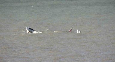 Çanakkale'de Dardanos sahilinde fırtına nedeniyle 3 tekne battı, iskele yıkıldı