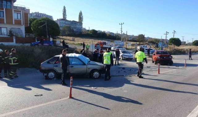 Çanakkale'de iki otomobil çarpıştı: 1 ölü, 1 yaralı