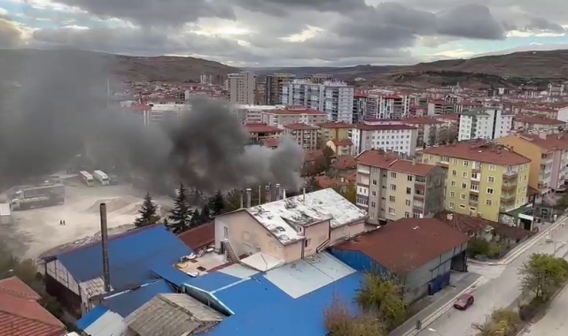 Çankırı'da iki katlı ev yandı