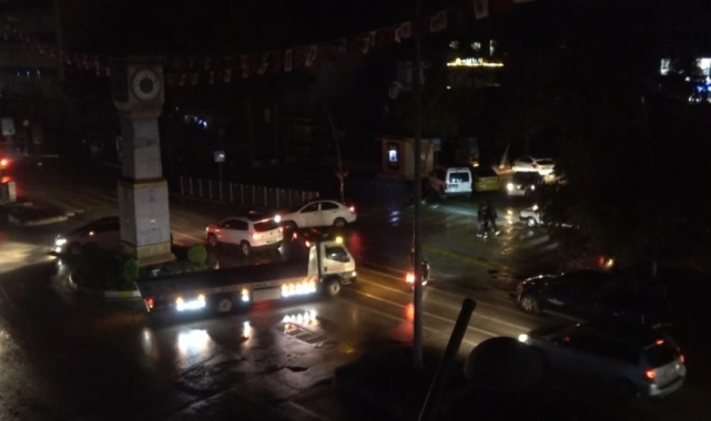 Çankırı'da sağanakta sokaklar karanlığa büründü