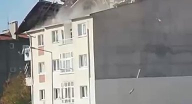 Çatının uçma anı kameralara yansıdı