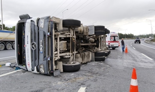 Çekmeköy'de beton mikseri devrildi: 1 yaralı