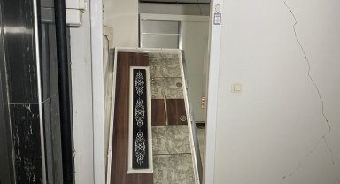 Çelik kapıları devirip kombi, musluk ve kabloları çaldılar