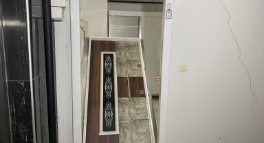 Çelik kapıları devirip kombi, musluk ve kabloları çaldılar