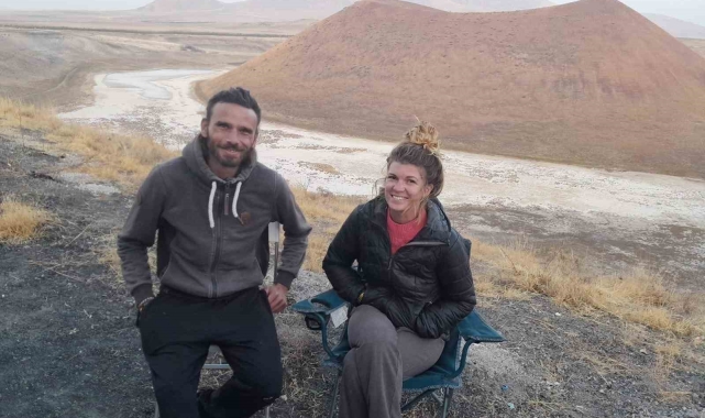 Çevre dostu Fransız turistler Meke Gölünde kamp yaptı