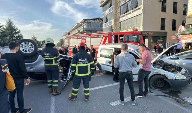 Cip, hafif ticari araç ile çarpıştı: 2 yaralı