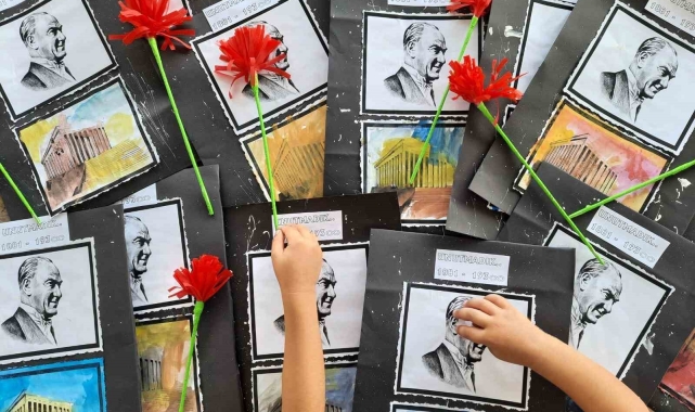 Çocuklar Atatürk'ü şiirler ve şarkılarla andı