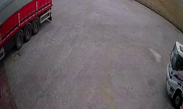 Çorum&#039;daki trafik kazası güvenlik kamerasında