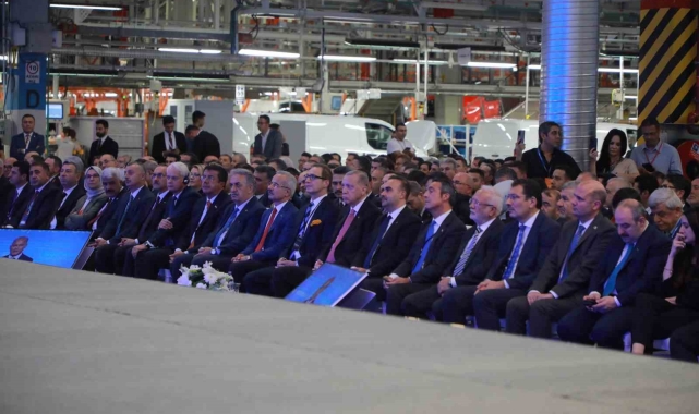 Cumhurbaşkanı Erdoğan: "Geçtiğimiz sene otomotiv ihracatımız 9 milyar doların üzerinde dış ticaret fazlası verdi"