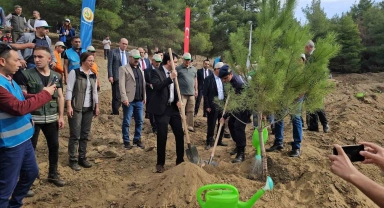 Cumhuriyete Nefes etkinliğinde binlerce fidan toprakla buluştu