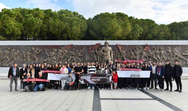 Cumhuriyet'in 100. yılında mahalle afet gönüllüsü olan gençlere Çanakkale gezisi düzenledi