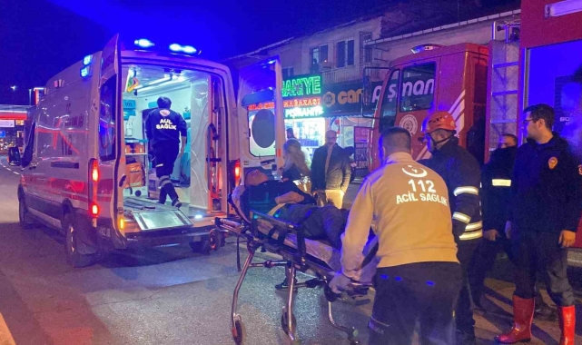 D-100'de tır ile otomobil çarpıştı : 2 yaralı