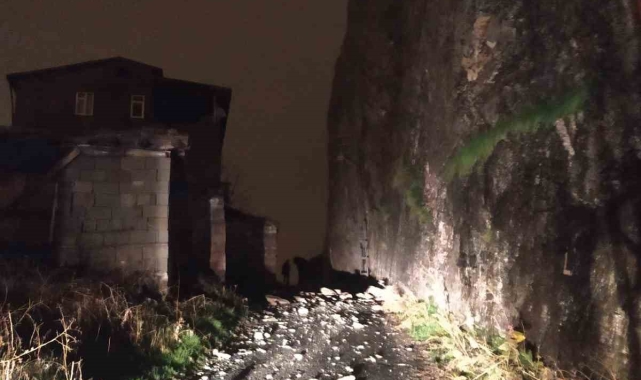 Dağöl'de düşen kayalar korkuya neden oldu