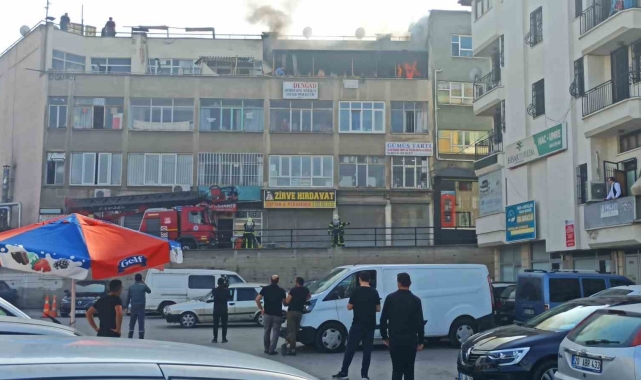 Denizli'de iş hanında yangın paniği
