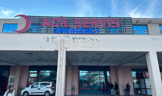 Diyarbakır'da ablasının kucağında karşıya geçen kardeşlere otomobil çarptı: 1 ölü